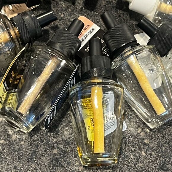 12 Empty wallflower refill bottles - Picture 5 of 6